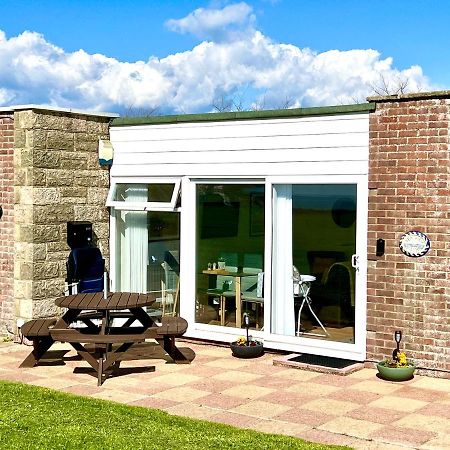 Seaview Self-Catering Coastal Bungalow In Rural West Wight Фрешуотер Экстерьер фото