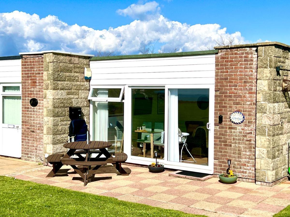 Seaview Self-Catering Coastal Bungalow In Rural West Wight Фрешуотер Экстерьер фото
